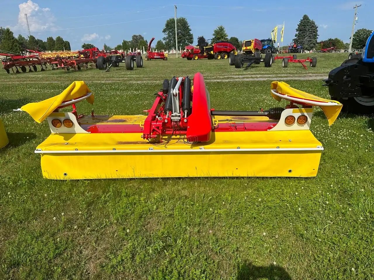 2023 Pottinger 351 NOVACAT