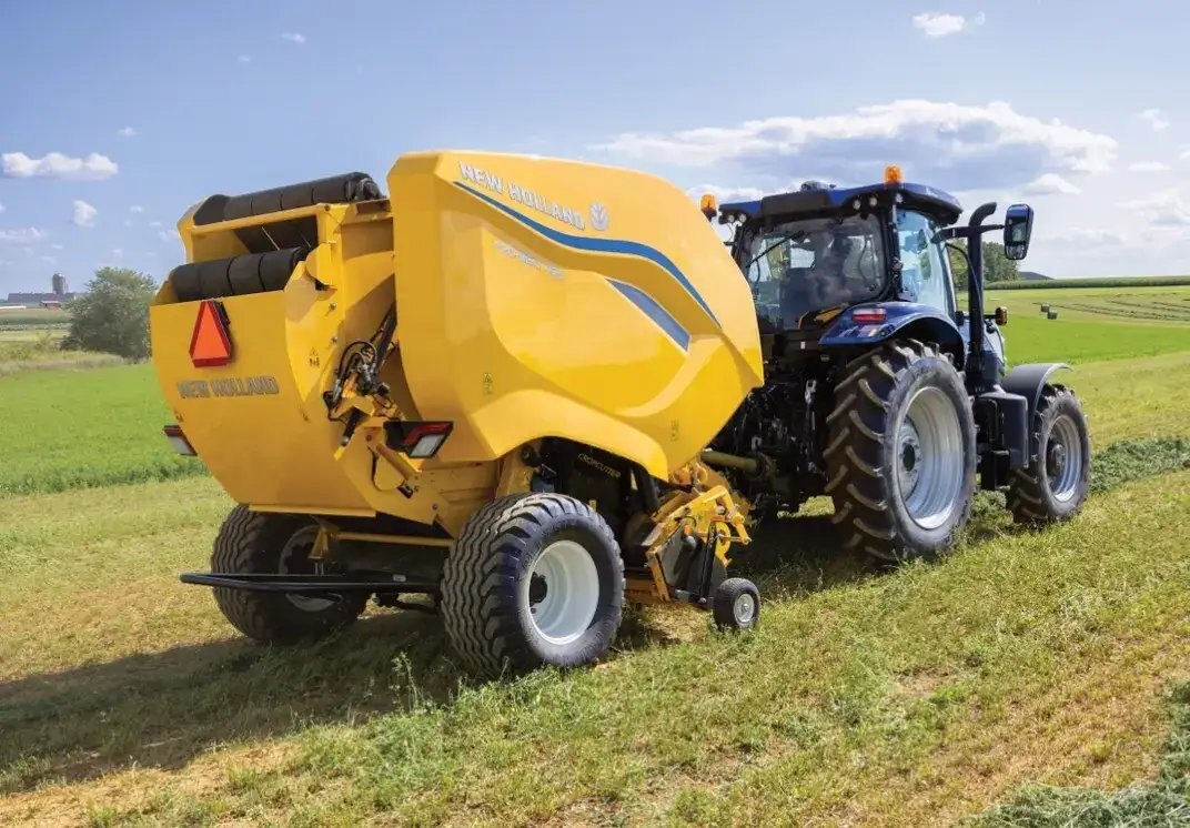 New Holland Pro Belt™ Round Balers 460 SuperFeed™