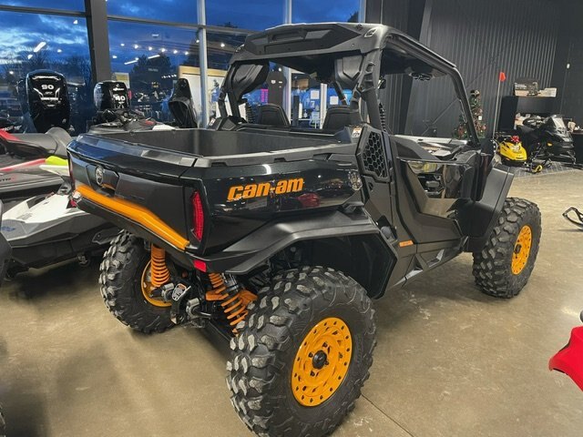 2021 Commander XT P