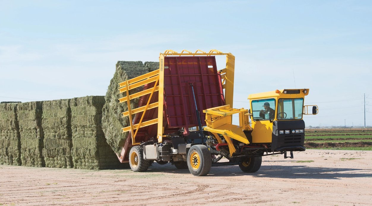 New Holland Stackcruiser® Self Propelled Bale Wagons Stackcruiser® 102