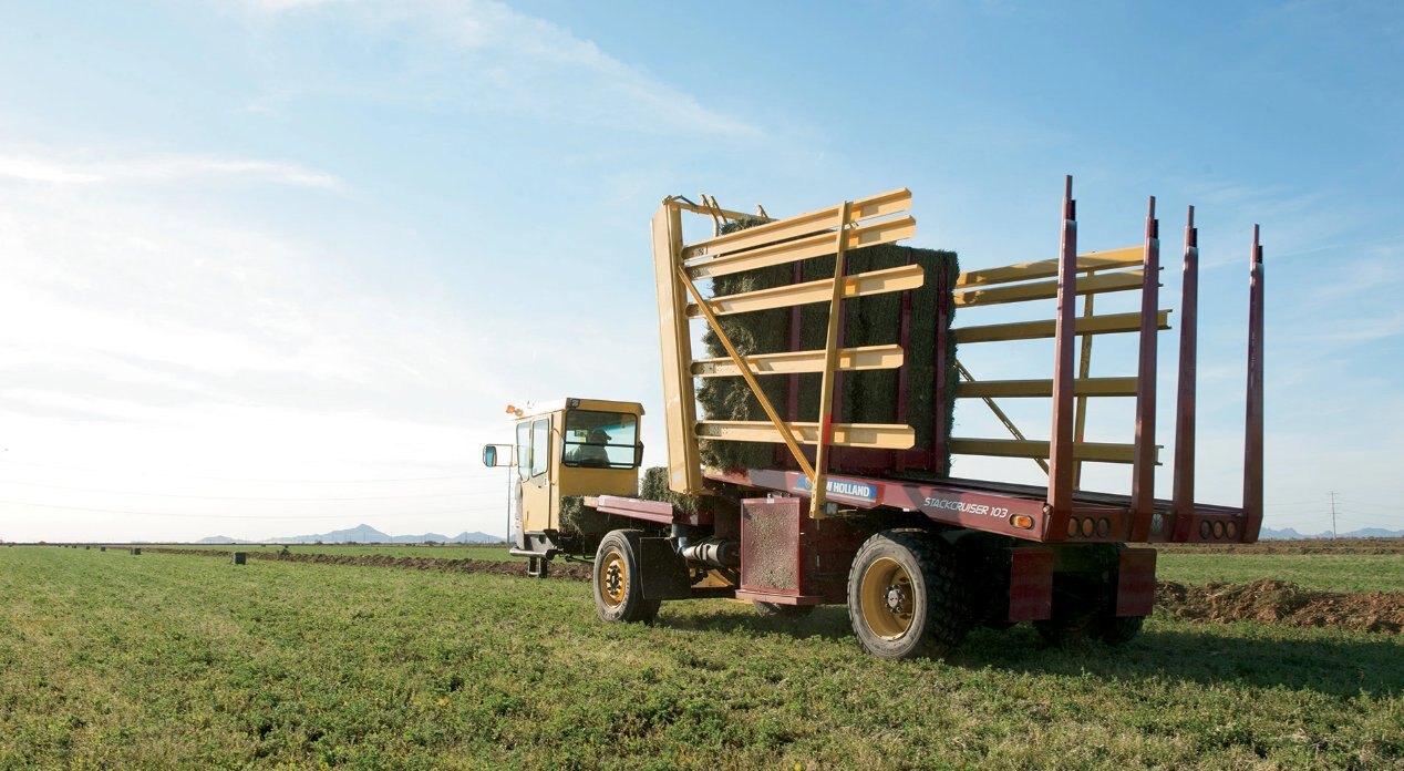 New Holland Stackcruiser® Self Propelled Bale Wagons Stackcruiser® 102