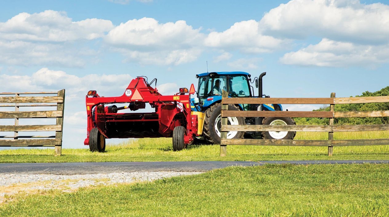 New Holland Discbine® PLUS Center Pivot Disc Mower Conditioners Discbine® 313 PLUS