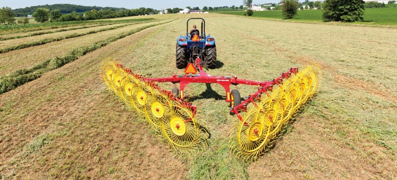 New Holland ProCart™ and ProCart™ PLUS Deluxe Carted Wheel Rakes 1225 Plus 12 Wheel