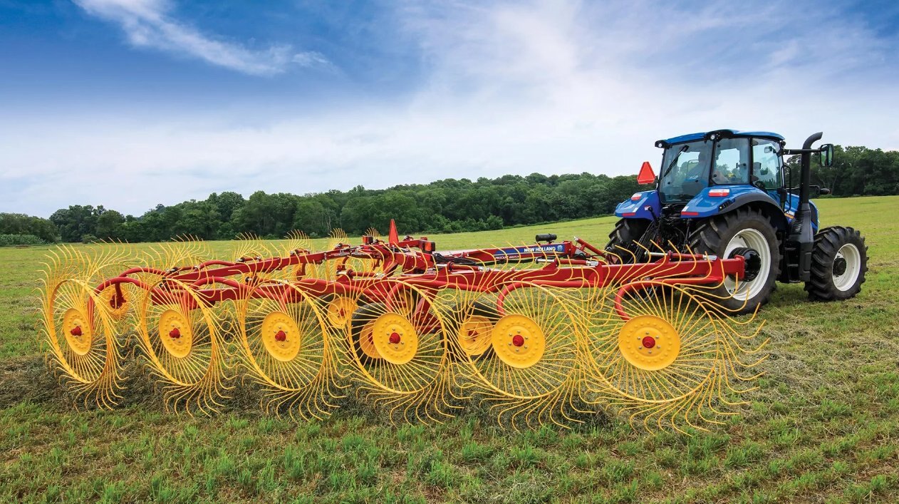 New Holland ProCart™ and ProCart™ PLUS Deluxe Carted Wheel Rakes 1428 Plus 14 Wheel