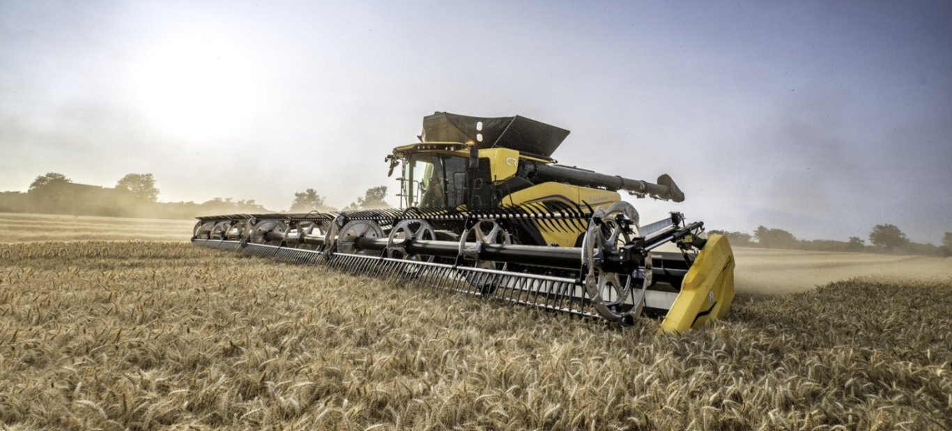 New Holland CR Series Twin Rotor® Combines CR7.80