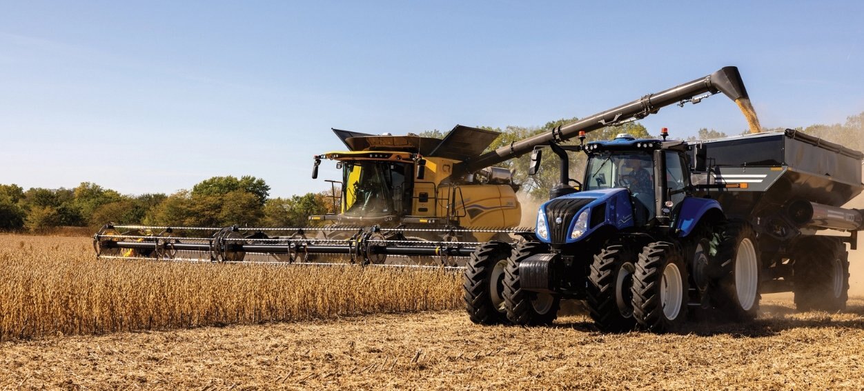 New Holland CR Series Twin Rotor® Combines CR7.80