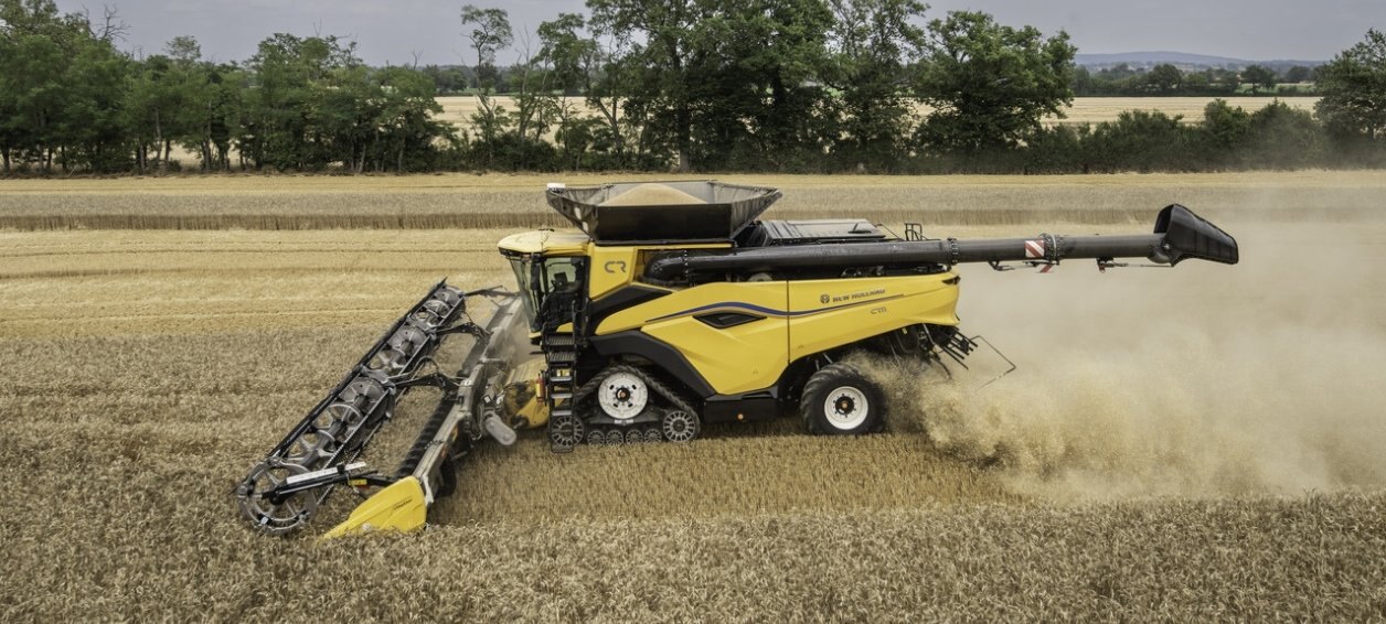 New Holland CR Series Twin Rotor® Combines CR7.80