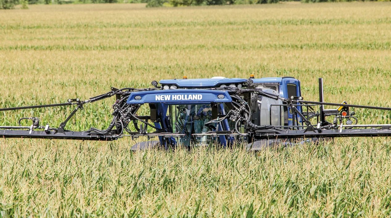 New Holland Guardian™ Front Boom Sprayers SP410F