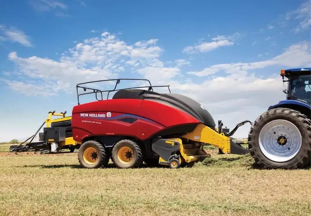 New Holland BigBaler PLUS Large Square Balers BigBaler 340 PLUS CropCutter® Rotor Cutter