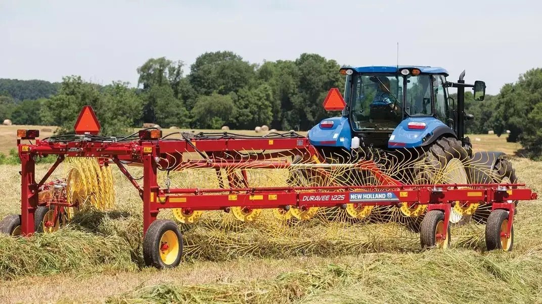 New Holland DuraVee™ Trailing Wheel Rakes DuraVee™ 817