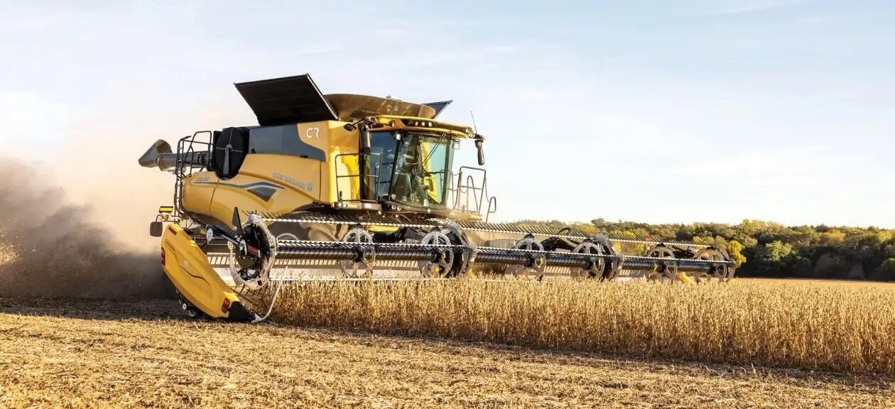 New Holland CR Series Twin Rotor® Combines CR8.90