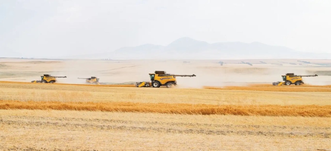 New Holland CR Series Twin Rotor® Combines CR9.90 Opti Clean