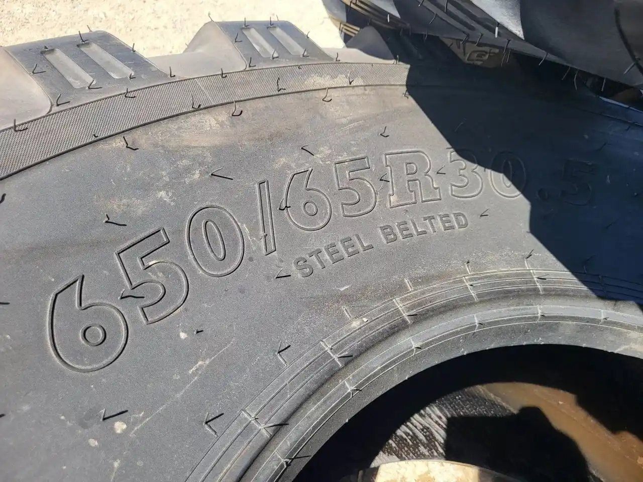 0 BKT 650/65R30.5