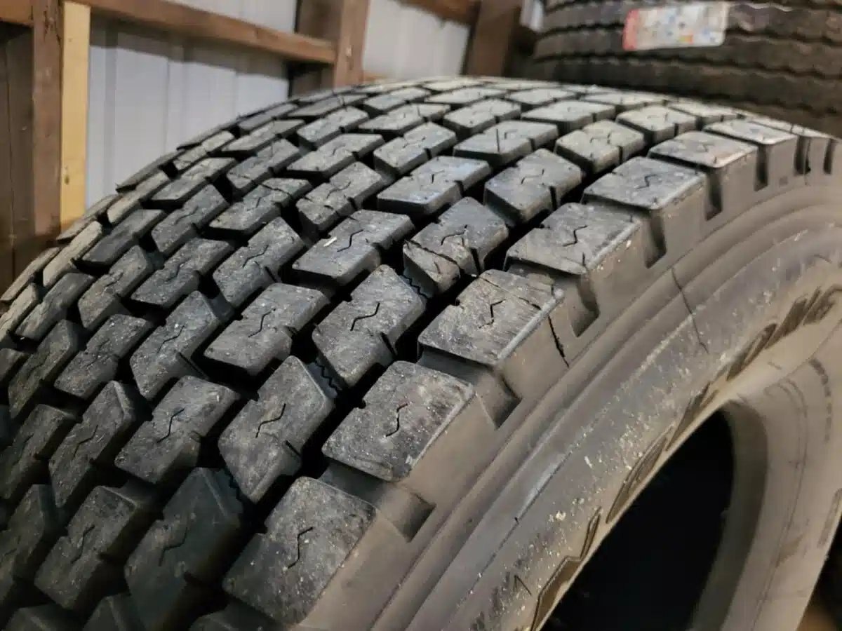 0 Ling Long 445/50R22.5