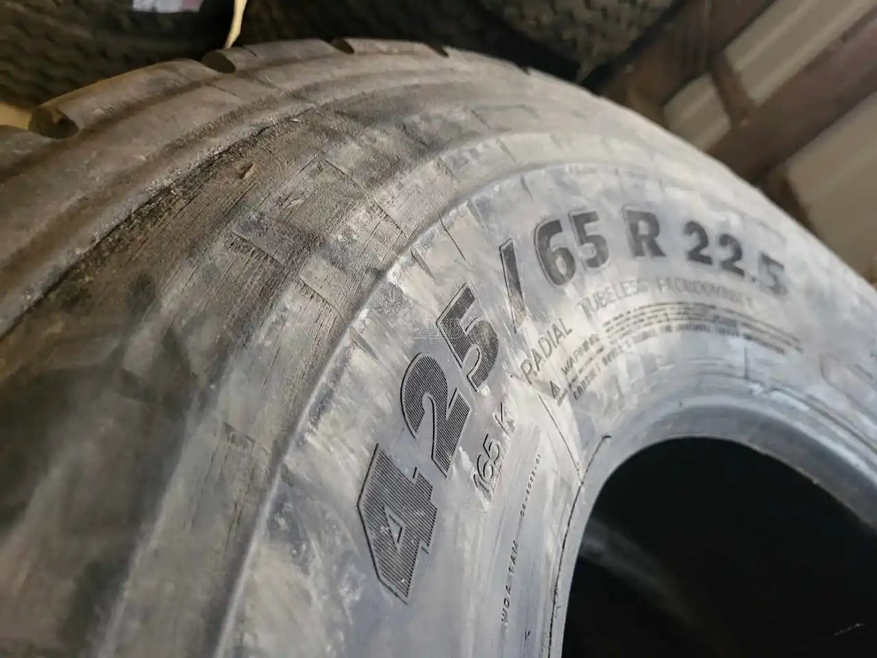 0 Michelin 425/65R22.5