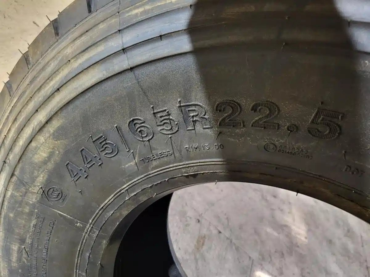 0 ***MANUFACTURER NOT SPECIFIED*** 445/65R22.5