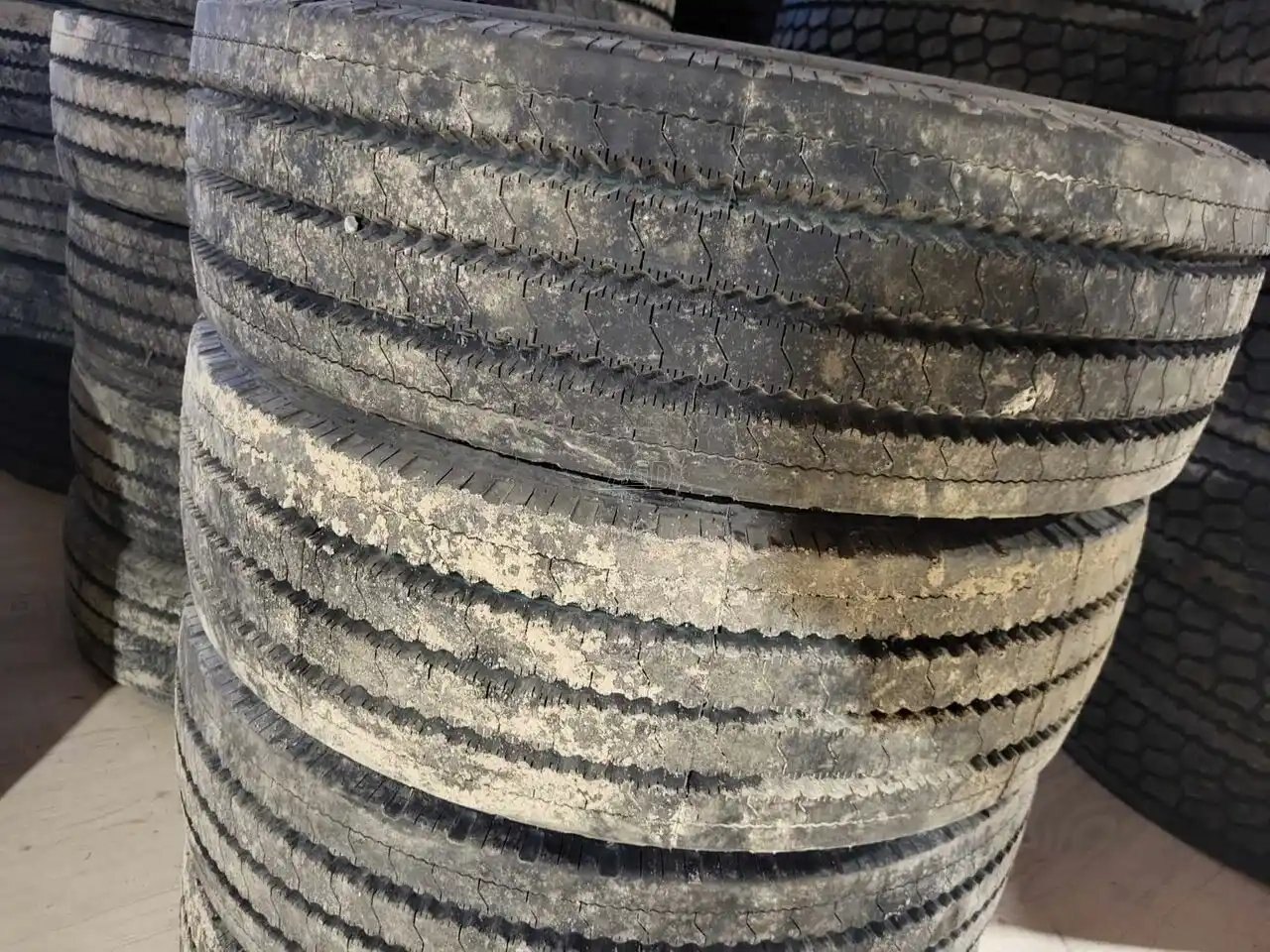 0 ***MANUFACTURER NOT SPECIFIED*** 275/70R22.5
