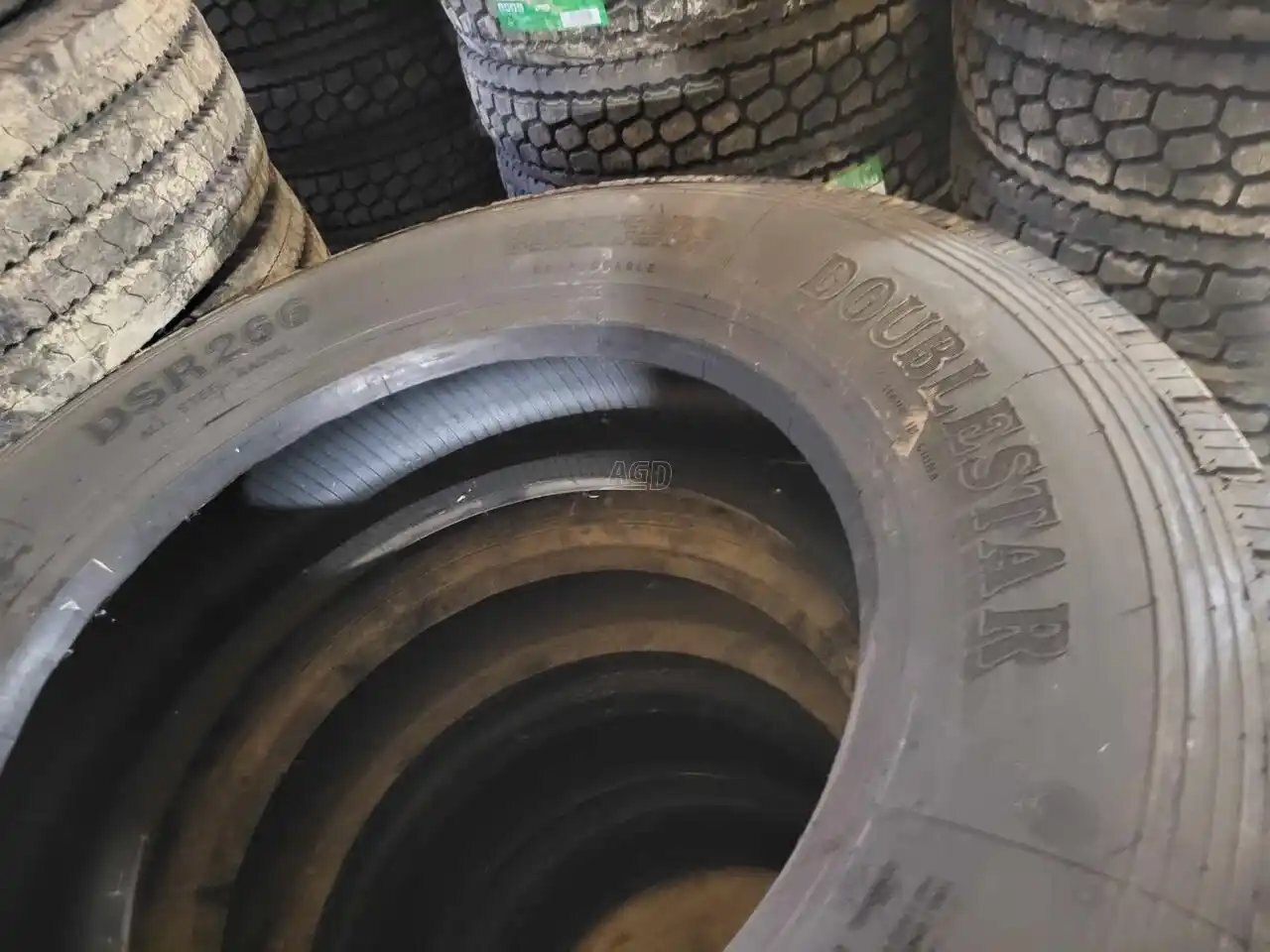 0 ***MANUFACTURER NOT SPECIFIED*** 275/70R22.5