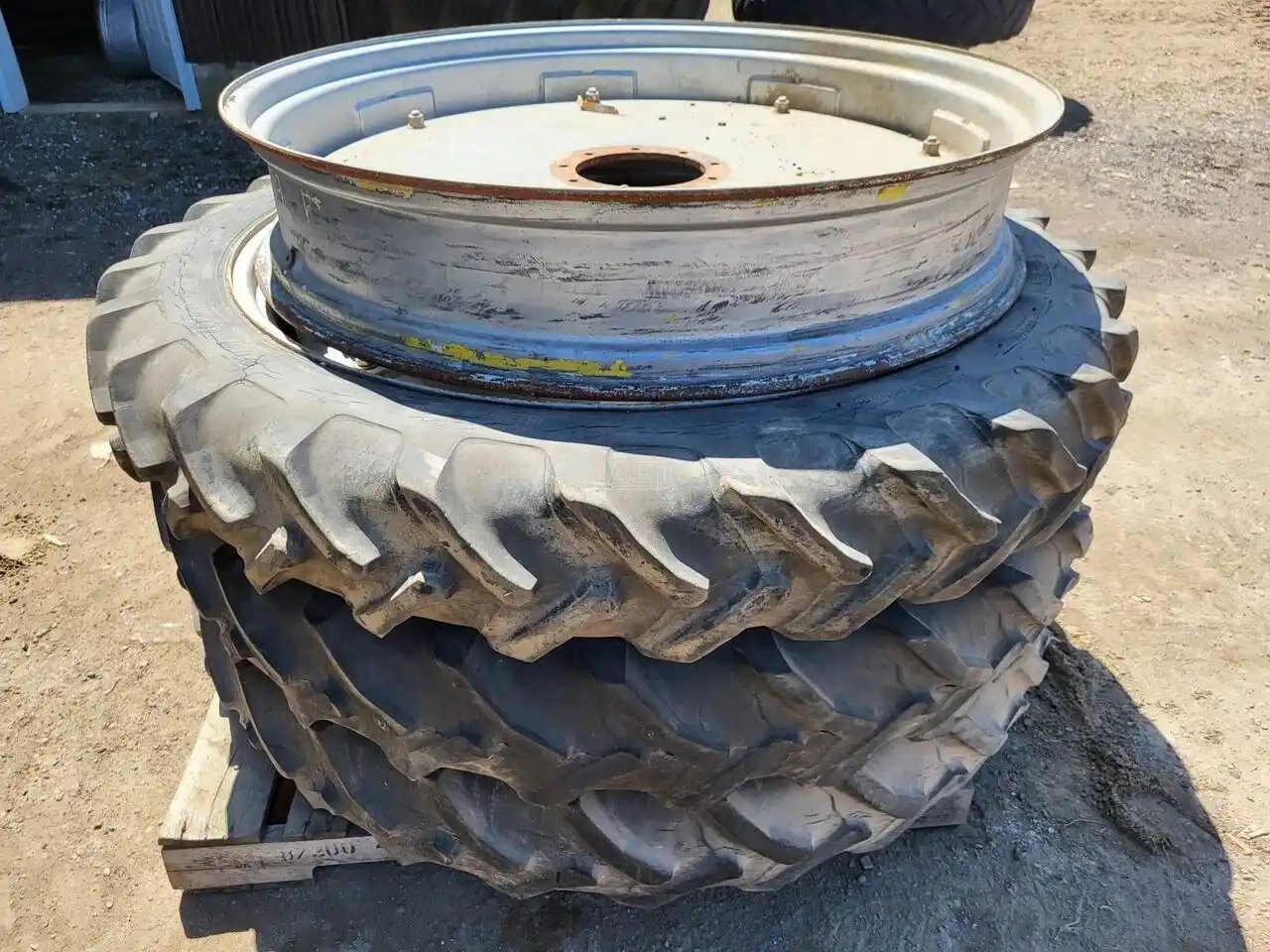 Alliance 230/95R44