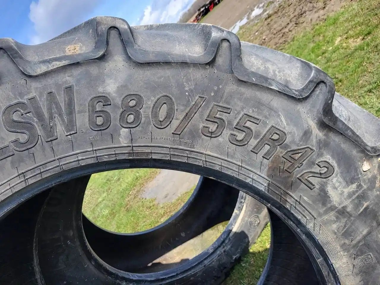 Goodyear 680/55R42