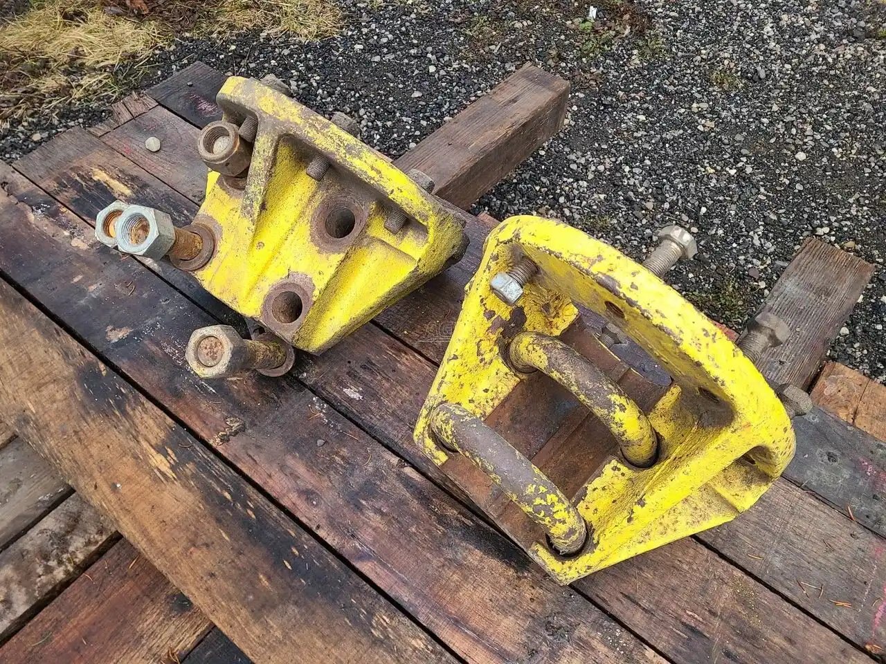 John Deere 9 bolt