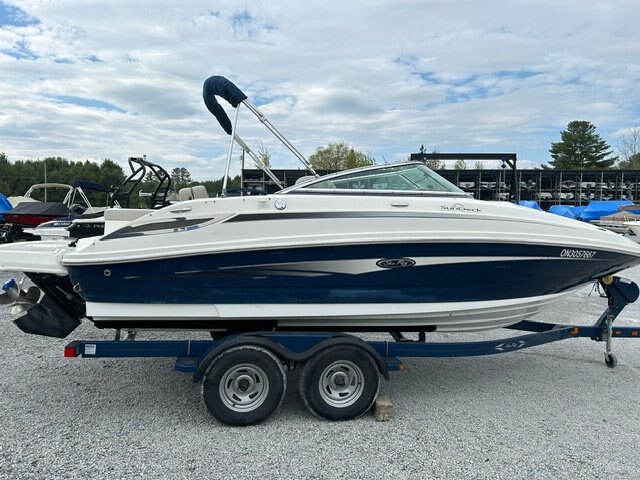 2011 Sea Ray Sundeck 220