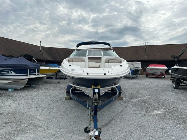 2011 Sea Ray Sundeck 220