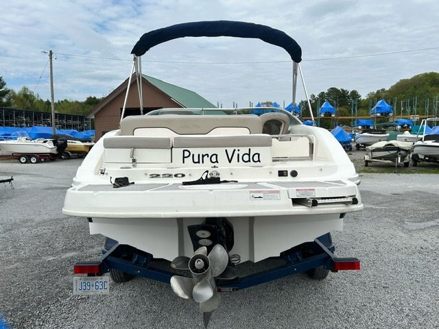 2011 Sea Ray Sundeck 220