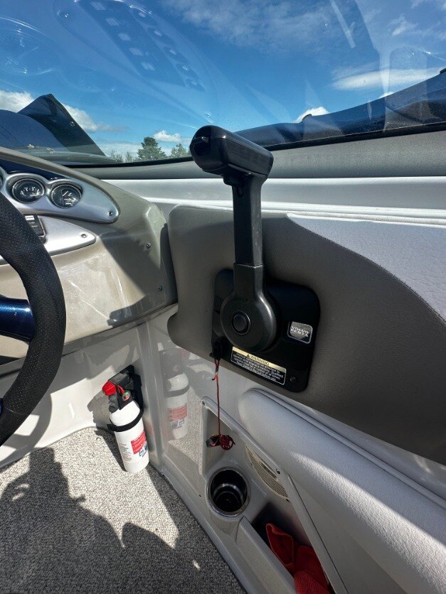 2006 Crownline 230 LS