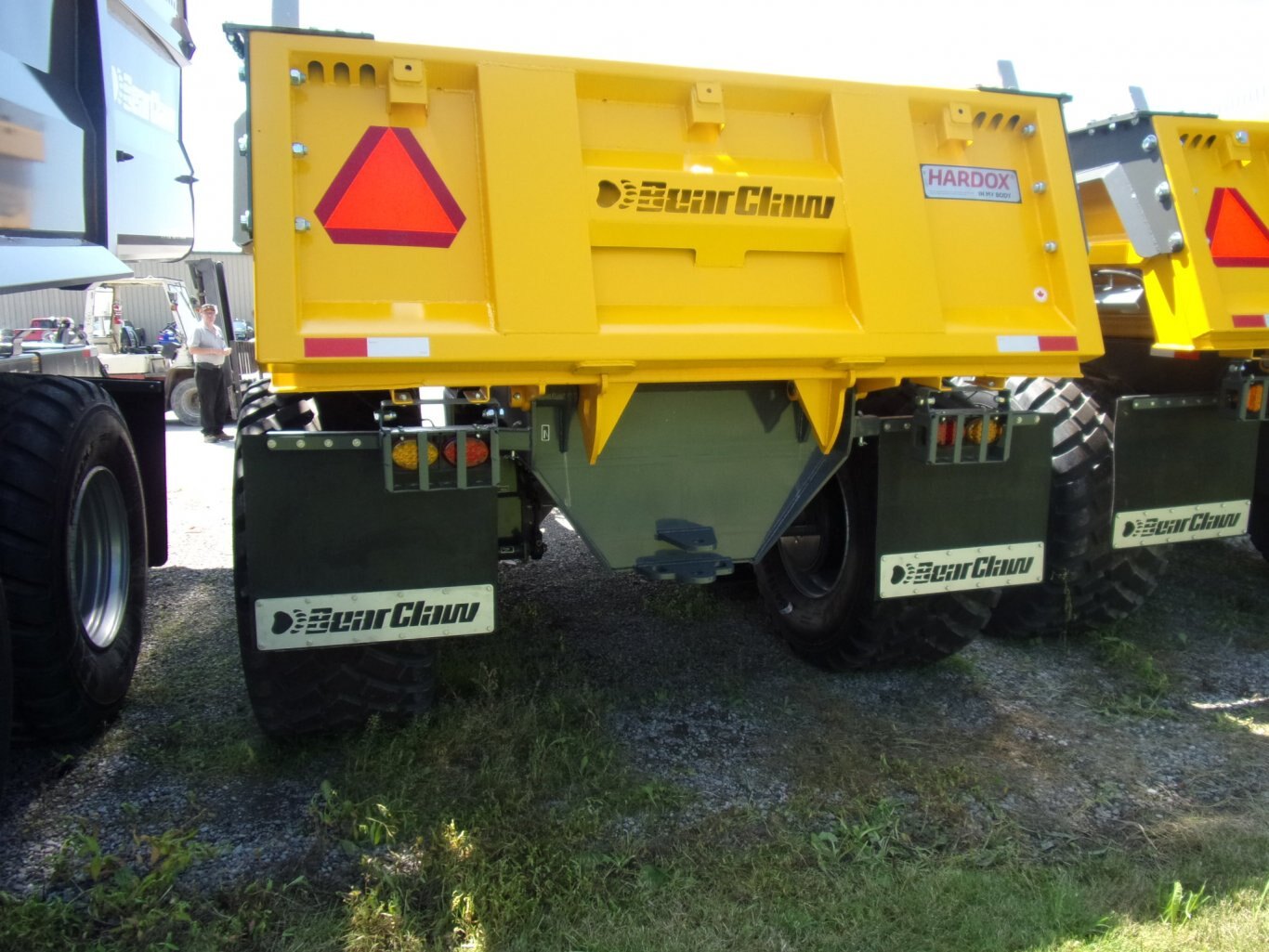 BearClaw 20 Ton Dump Trailer