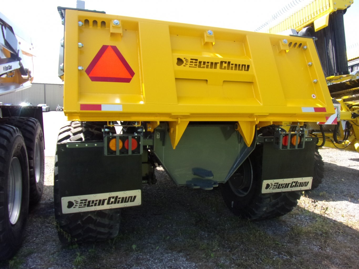 BearClaw 20 Ton Dump Trailer