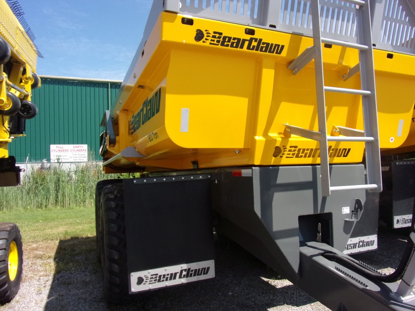 BearClaw 20 Ton Dump Trailer