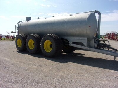 Husky Galvanized Tri-axle Liquid Manure Spreader
