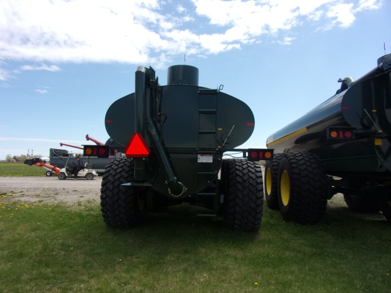 Husky 18000 Liquid Manure Spreader