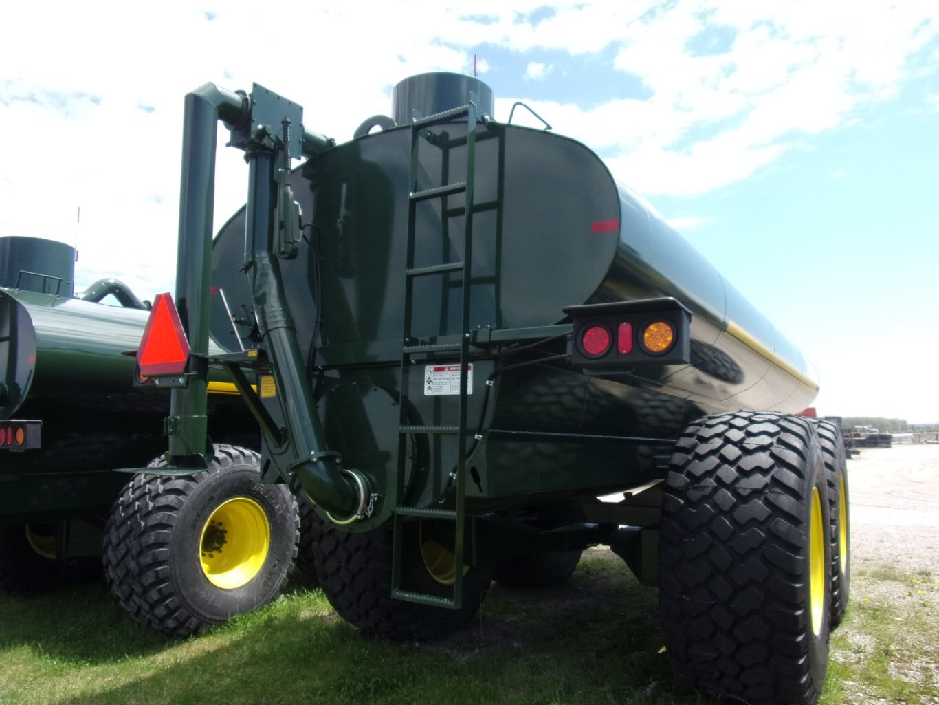 Husky 24500 Liquid Manure Spreader