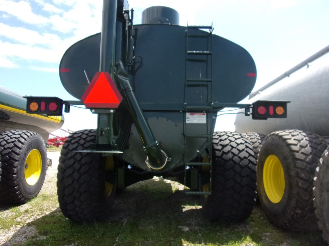 Husky 21500 Liquid Manure Spreader