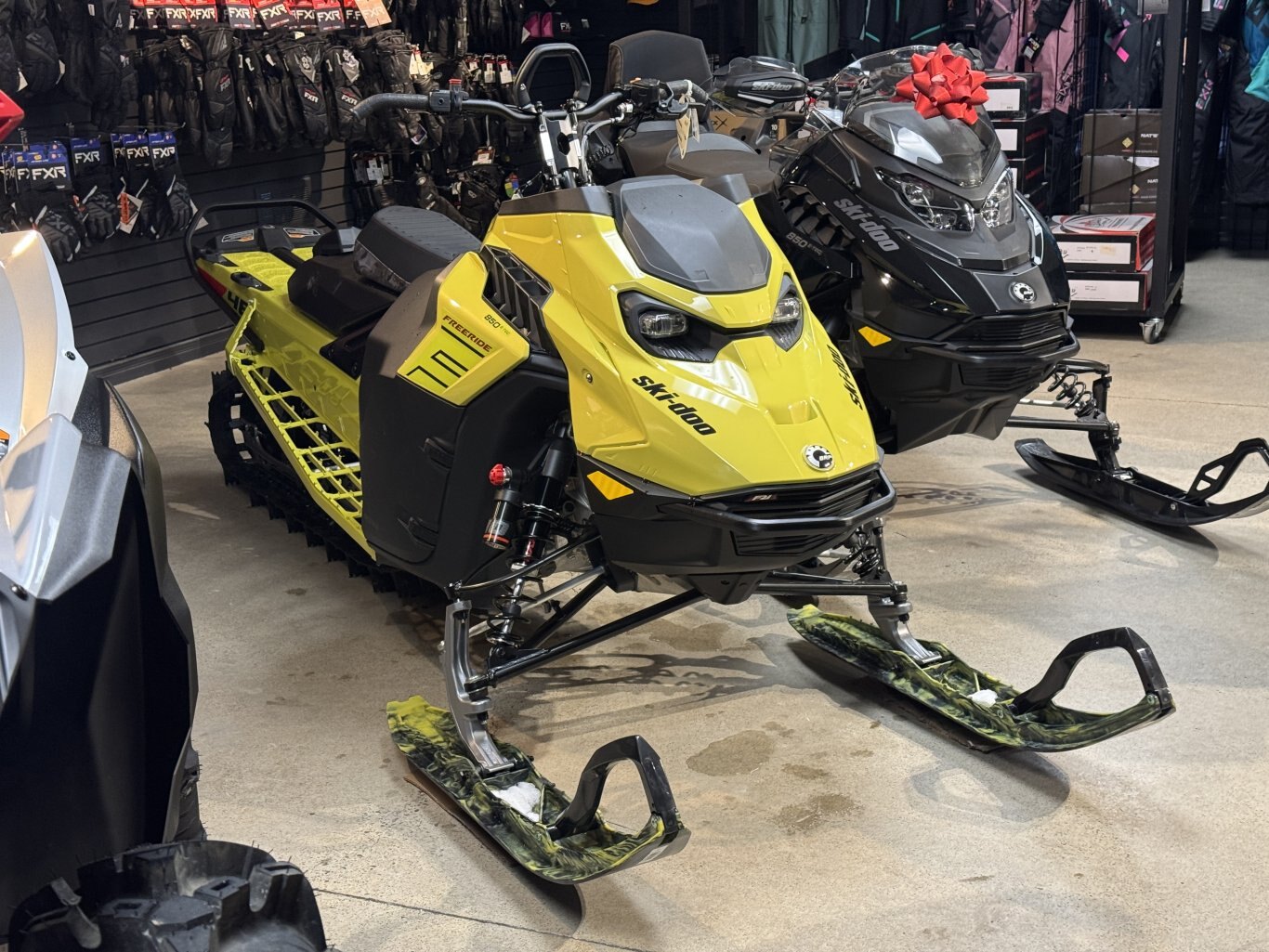 2025 Ski-Doo Freeride 146' 850 E-TEC