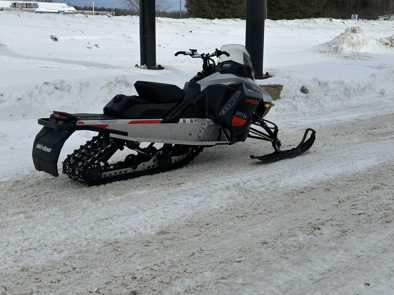 2021 SKIDOO MXZ Sport 600 EFI w/ Studs