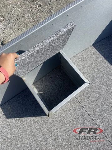 2024 Alumacraft V14 avec plancher 20 (noir et gris)