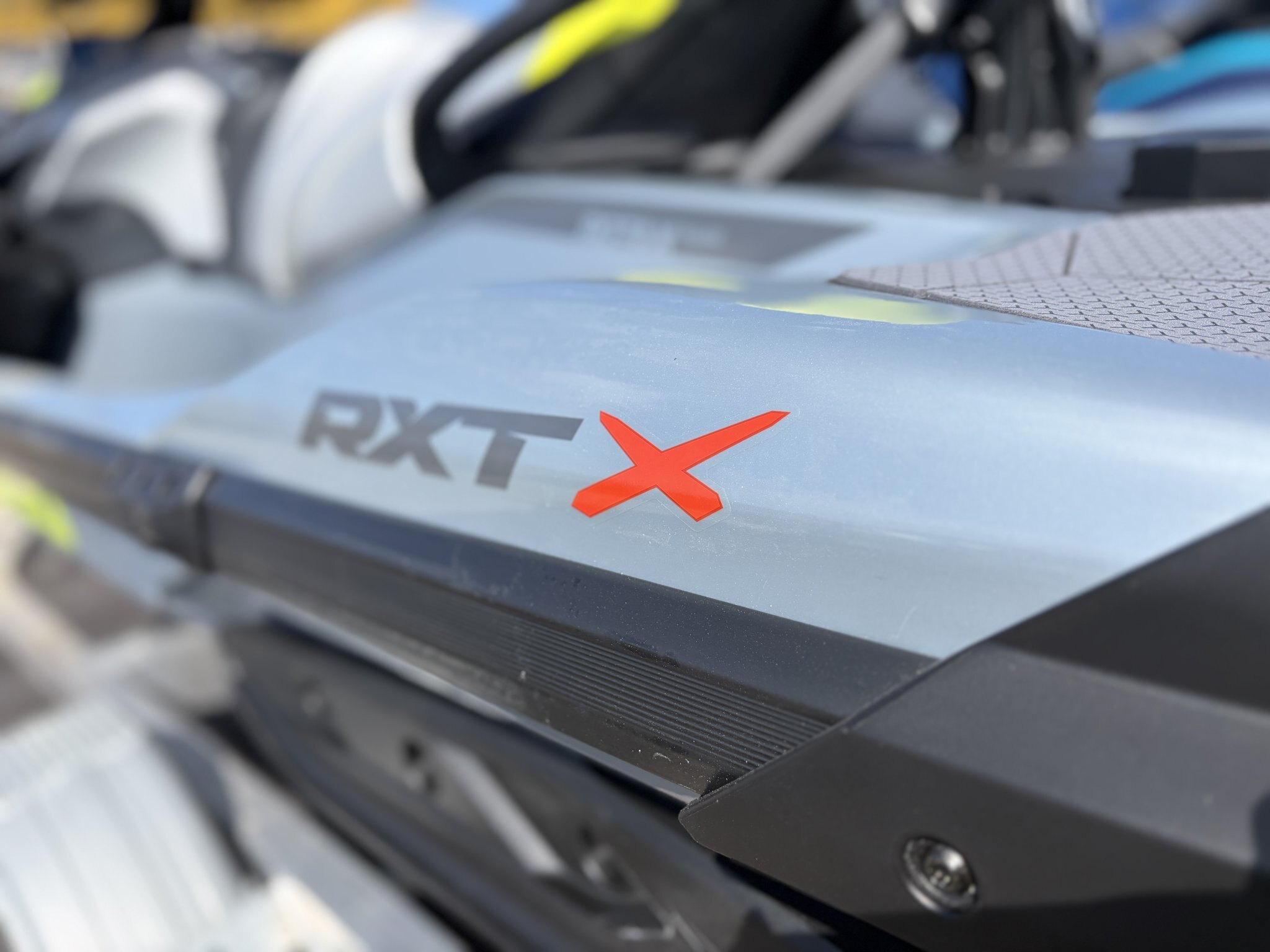 2026 Sea Doo RXT X 325 Ice Metal / Manta Green