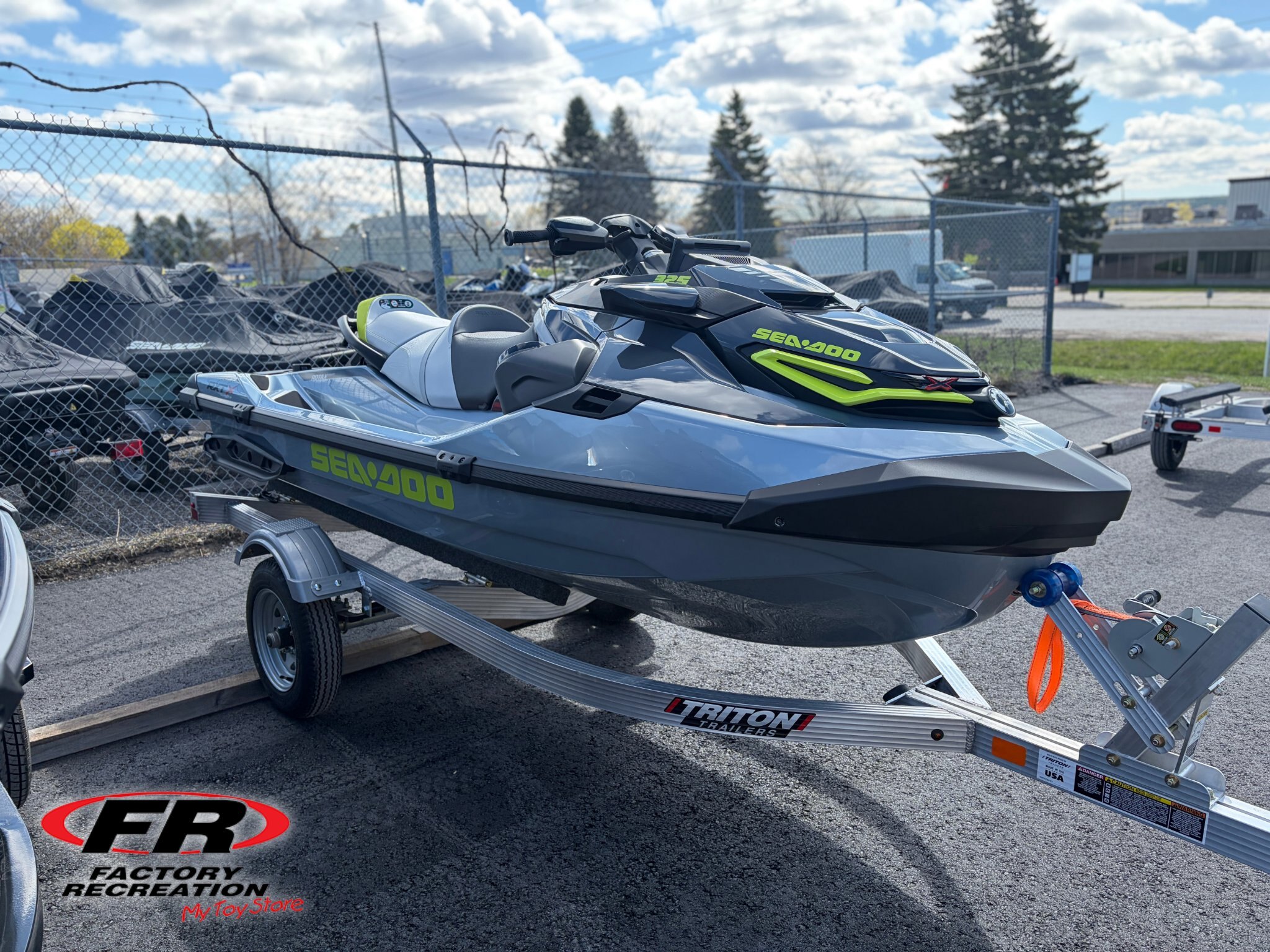 2026 Sea Doo RXT X 325 Ice Metal / Manta Green