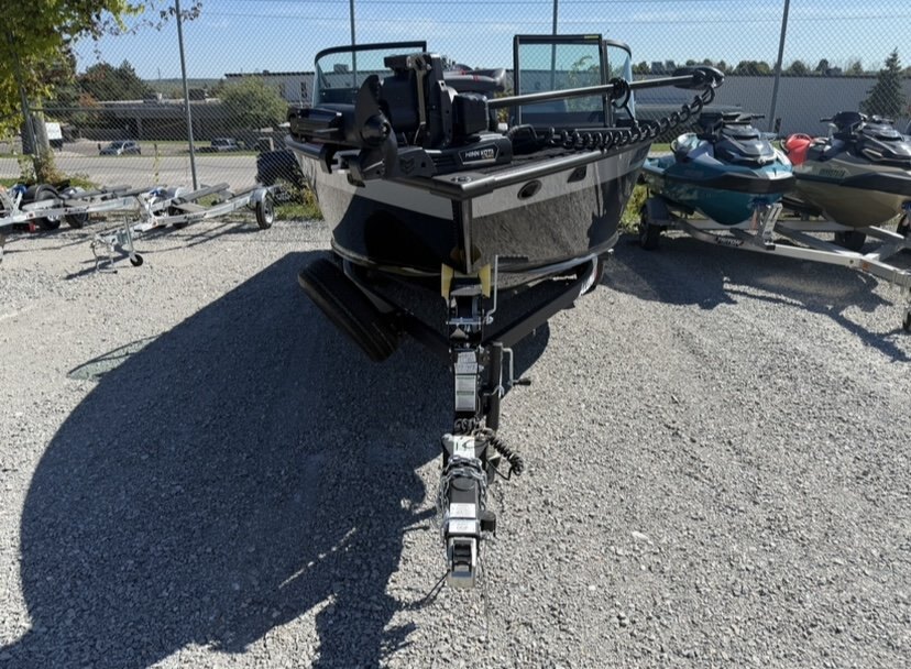 2025 Alumacraft Trophy 205 – Nightfall Black