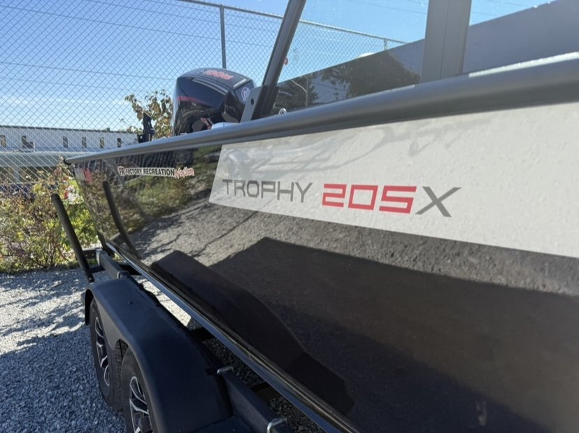 2025 Alumacraft Trophy 205 – Nightfall Black