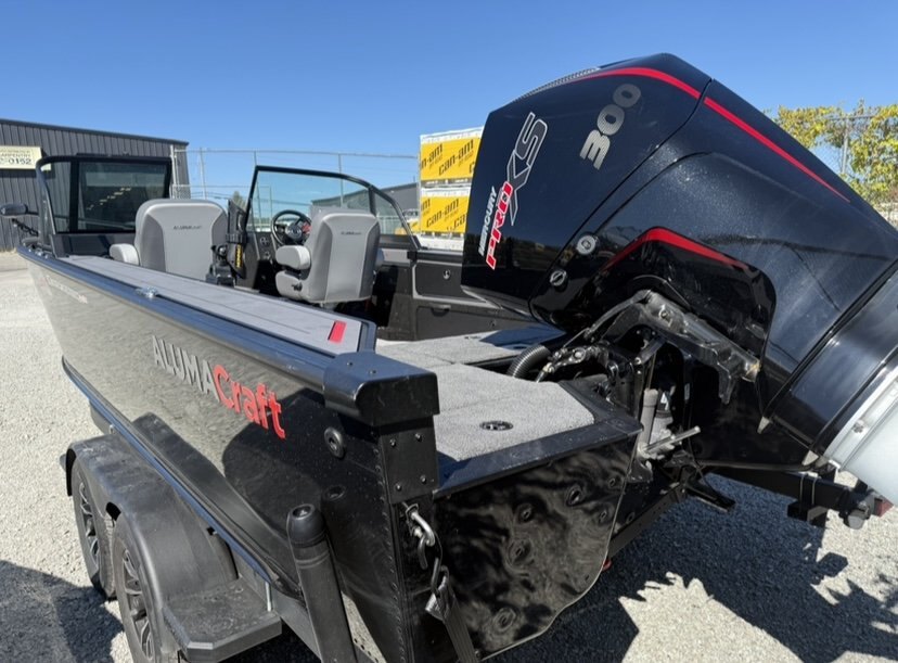 2025 Alumacraft Trophy 205 â Nightfall Black