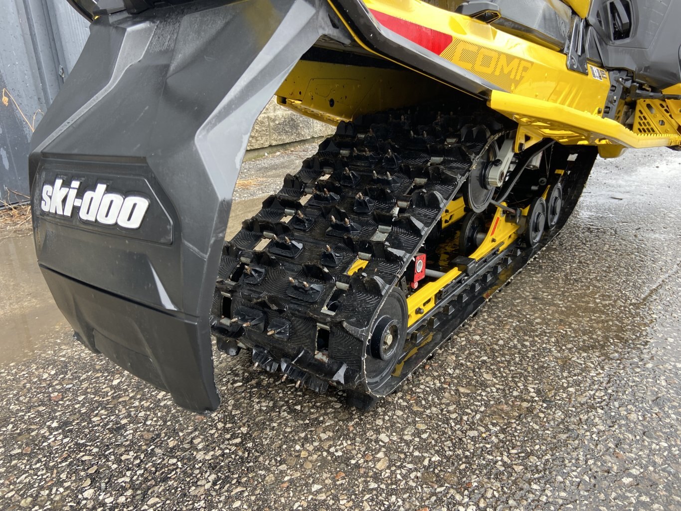 2024 Ski Doo MXZ X RS 850 E TEC Turbo R – Competition Package – Neo Yellow
