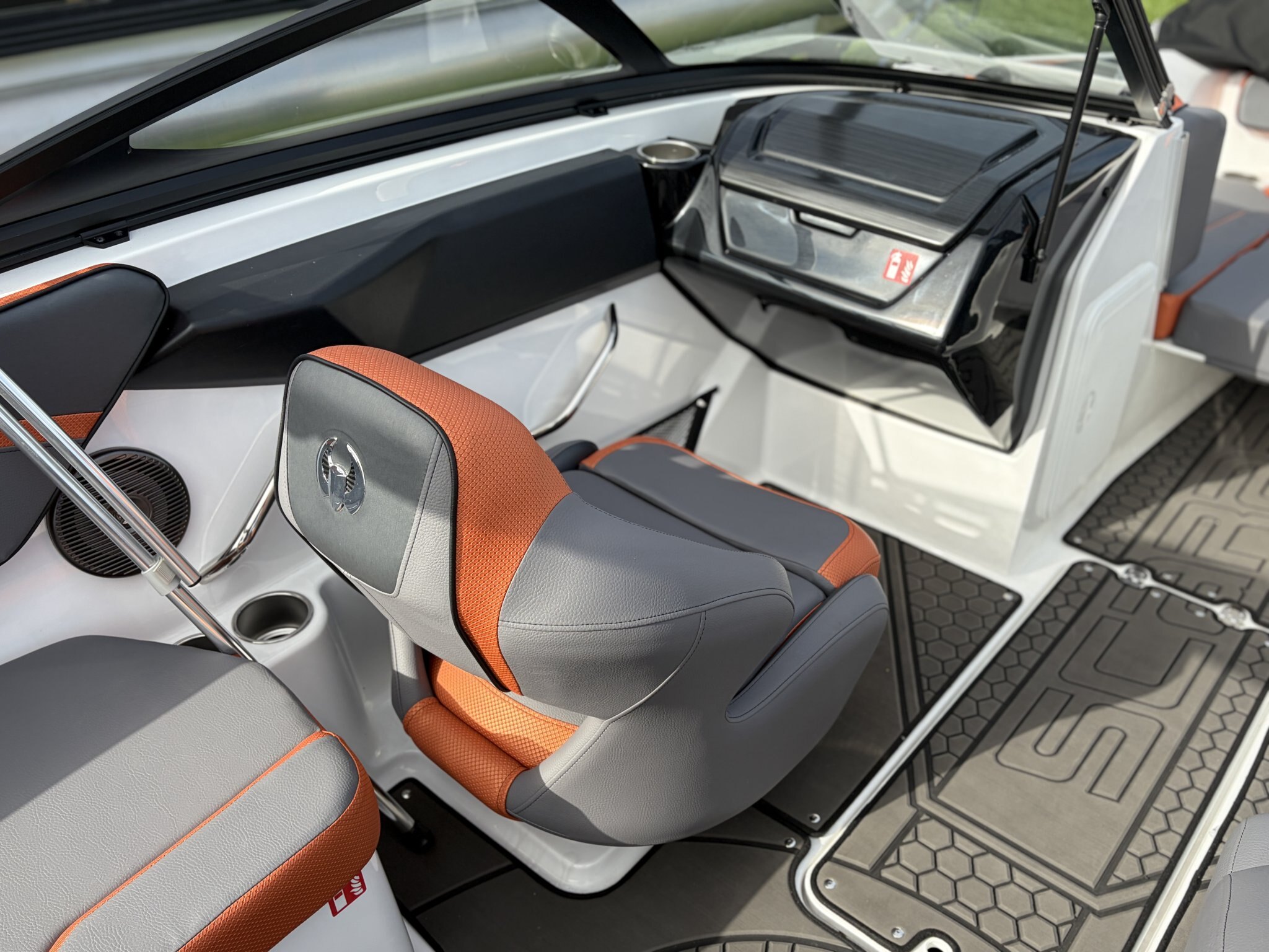 2026 Scarab 195 LX – Charcoal/Orange