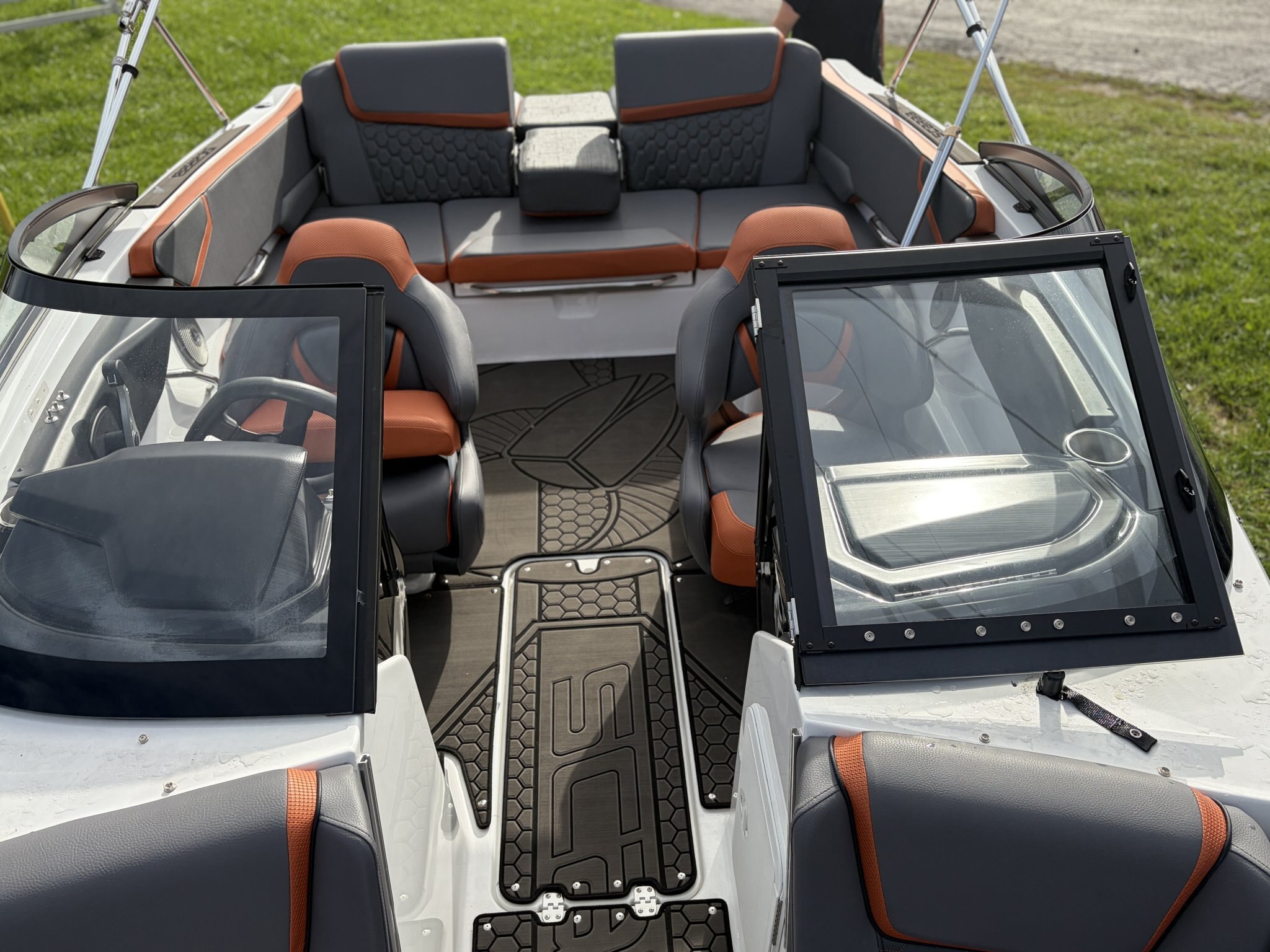 2026 Scarab 195 LX – Charcoal/Orange