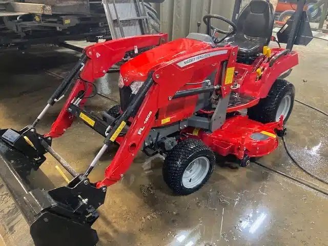 2021 Massey Ferguson GC1723E