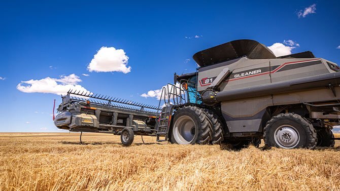 Gleaner T71 Combines