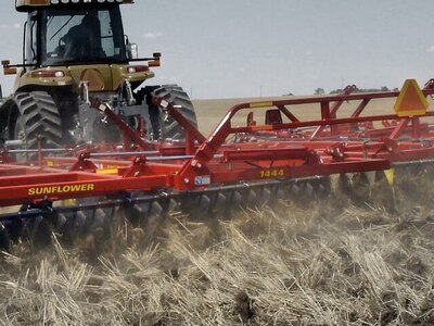 Sunflower 1444 FOUR-SECTION DISC HARROWS